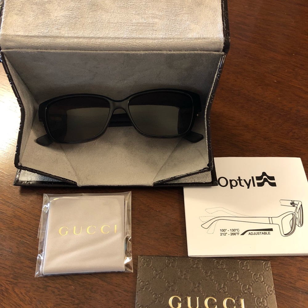 AUTHENTIC GUCCI SUNGLASSES with cards
